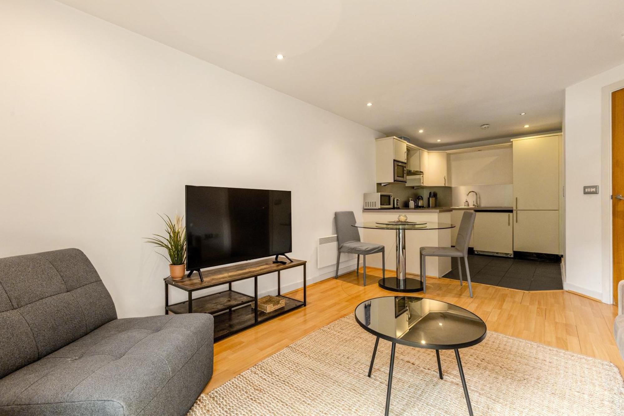 Amazing 1br Flat 8 Mins To Barbican Station Apartment *